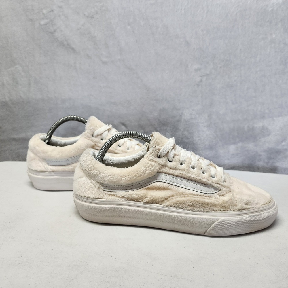 Vans Fuzzy Sneaker Shoes Womens Size 9.5 Old Skool Faux Fur